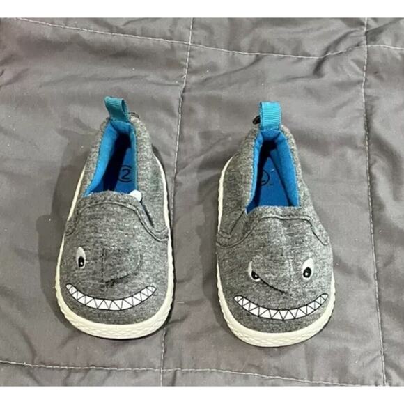 Cute Toddler Shark Shoes Sneakers Sz 2 Great for Vacation or Back To School - Picture 7 of 7